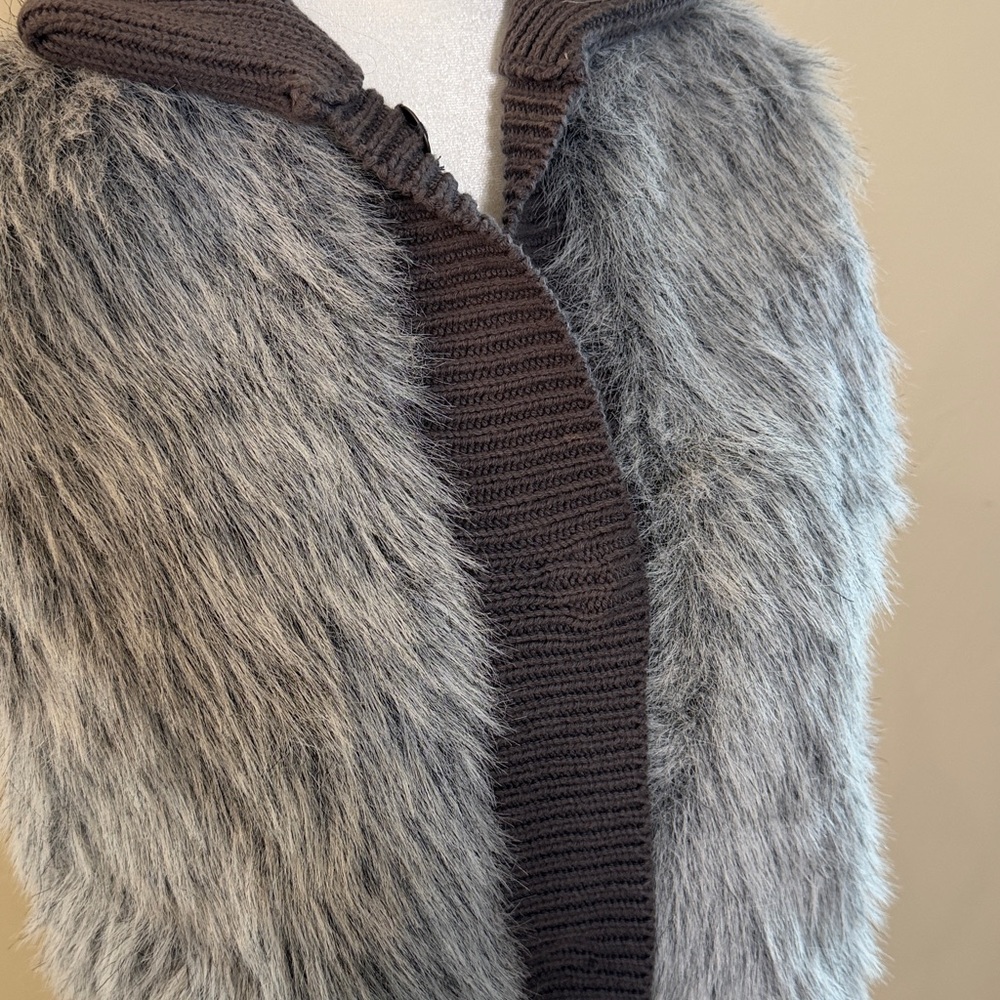 Elle Womens Sleeveless Faux Fur Snap Up Sweater Vest Size Medium Gray - Picture 12 of 13